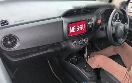 Toyota Vitz, 2016 год, 800 000 рублей, 5 фотография