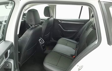 Skoda Octavia, 2018 год, 1 350 000 рублей, 8 фотография