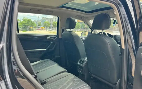 Volkswagen Tiguan II, 2023 год, 2 600 600 рублей, 13 фотография