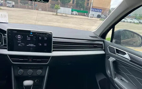 Volkswagen Tiguan II, 2023 год, 2 600 600 рублей, 8 фотография