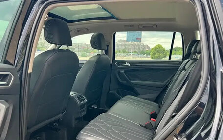 Volkswagen Tiguan II, 2023 год, 2 600 600 рублей, 12 фотография
