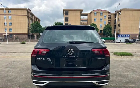 Volkswagen Tiguan II, 2023 год, 2 600 600 рублей, 5 фотография