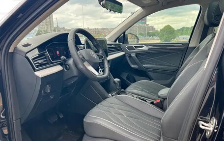 Volkswagen Tiguan II, 2023 год, 2 600 600 рублей, 11 фотография