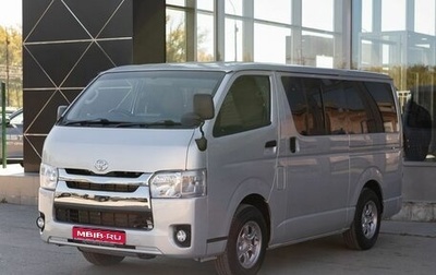 Toyota HiAce H200, 2017 год, 3 150 000 рублей, 1 фотография