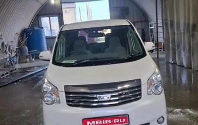 Toyota Noah III, 2012 год, 1 050 000 рублей, 1 фотография