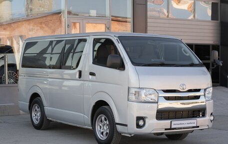 Toyota HiAce H200, 2017 год, 3 150 000 рублей, 3 фотография
