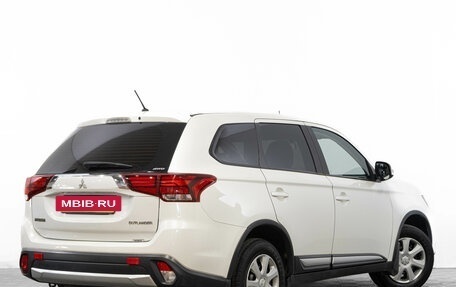 Mitsubishi Outlander III рестайлинг 3, 2015 год, 1 699 000 рублей, 5 фотография