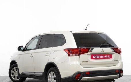 Mitsubishi Outlander III рестайлинг 3, 2015 год, 1 699 000 рублей, 7 фотография
