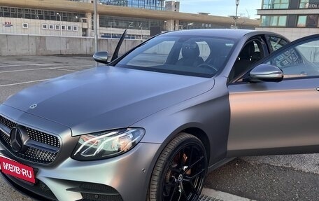 Mercedes-Benz E-Класс, 2019 год, 3 900 000 рублей, 1 фотография