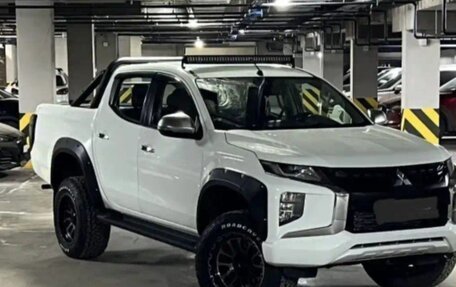 Mitsubishi L200 IV рестайлинг, 2019 год, 3 550 000 рублей, 2 фотография