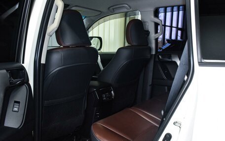 Toyota Land Cruiser Prado 150 рестайлинг 2, 2016 год, 4 599 000 рублей, 12 фотография