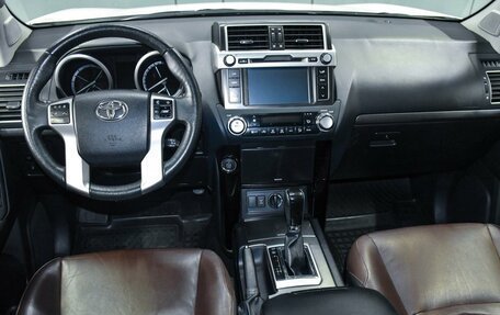 Toyota Land Cruiser Prado 150 рестайлинг 2, 2016 год, 4 599 000 рублей, 13 фотография