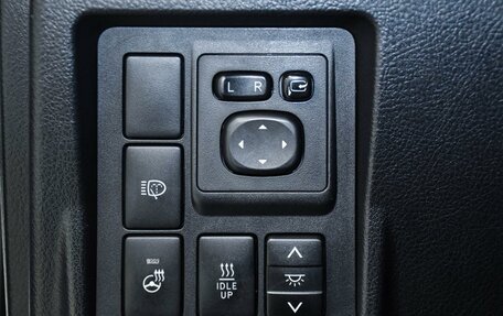Toyota Land Cruiser Prado 150 рестайлинг 2, 2016 год, 4 599 000 рублей, 26 фотография