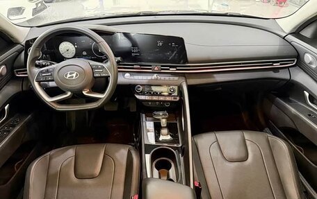 Hyundai Elantra, 2023 год, 1 340 000 рублей, 12 фотография