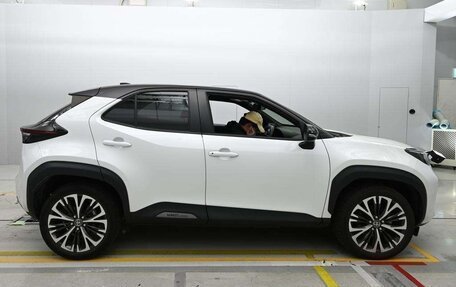Toyota Yaris Cross, 2022 год, 1 374 010 рублей, 4 фотография