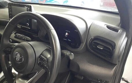 Toyota Yaris Cross, 2022 год, 1 374 010 рублей, 8 фотография
