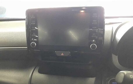 Toyota Yaris Cross, 2022 год, 1 374 010 рублей, 12 фотография