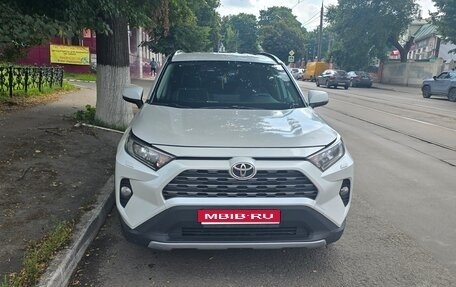Toyota RAV4, 2021 год, 2 850 000 рублей, 1 фотография