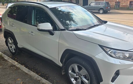 Toyota RAV4, 2021 год, 2 850 000 рублей, 3 фотография