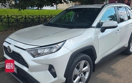 Toyota RAV4, 2021 год, 2 850 000 рублей, 4 фотография