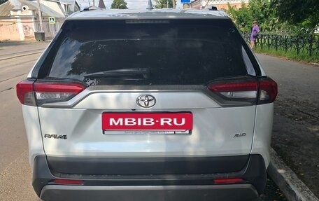 Toyota RAV4, 2021 год, 2 850 000 рублей, 2 фотография