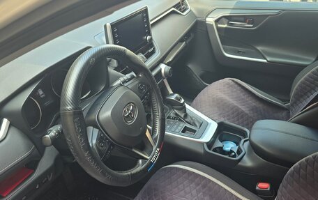 Toyota RAV4, 2021 год, 2 850 000 рублей, 9 фотография