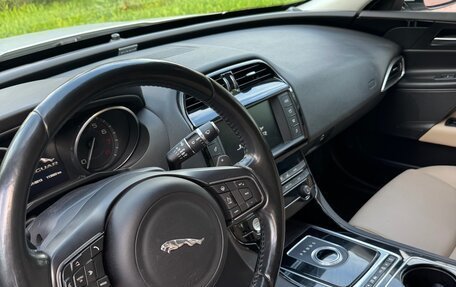 Jaguar XE I рестайлинг, 2015 год, 2 100 000 рублей, 9 фотография