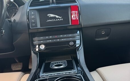 Jaguar XE I рестайлинг, 2015 год, 2 100 000 рублей, 8 фотография