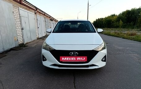 Hyundai Solaris II рестайлинг, 2021 год, 795 000 рублей, 2 фотография