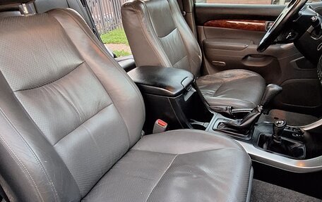 Toyota Land Cruiser Prado 120 рестайлинг, 2004 год, 1 600 000 рублей, 20 фотография
