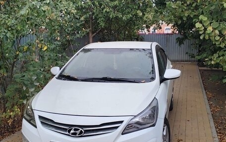 Hyundai Solaris II рестайлинг, 2015 год, 670 000 рублей, 1 фотография