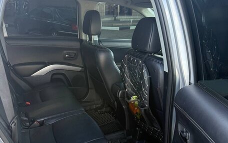 Mitsubishi Outlander III рестайлинг 3, 2010 год, 1 050 000 рублей, 13 фотография