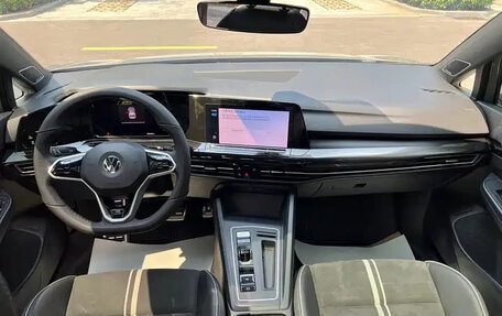 Volkswagen Golf VIII, 2022 год, 2 160 000 рублей, 8 фотография