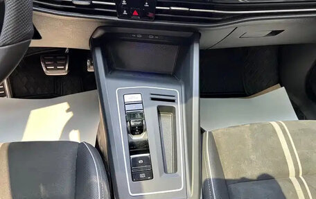 Volkswagen Golf VIII, 2022 год, 2 160 000 рублей, 19 фотография