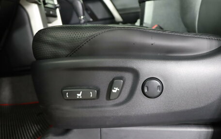 Toyota Land Cruiser Prado 150 рестайлинг 2, 2010 год, 2 529 990 рублей, 16 фотография