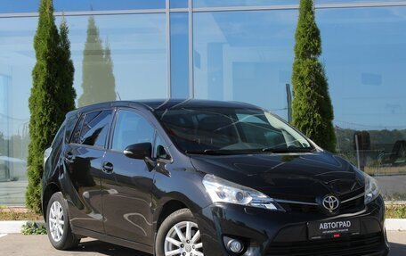 Toyota Verso I, 2013 год, 1 350 000 рублей, 3 фотография