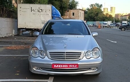 Mercedes-Benz C-Класс, 2005 год, 610 000 рублей, 1 фотография