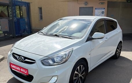 Hyundai Solaris II рестайлинг, 2012 год, 1 100 000 рублей, 2 фотография