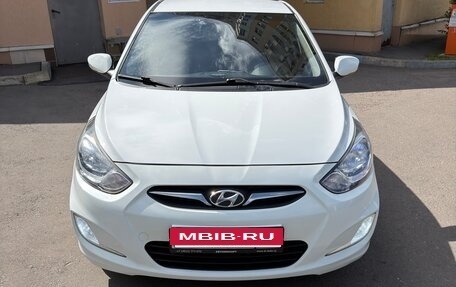 Hyundai Solaris II рестайлинг, 2012 год, 1 100 000 рублей, 3 фотография