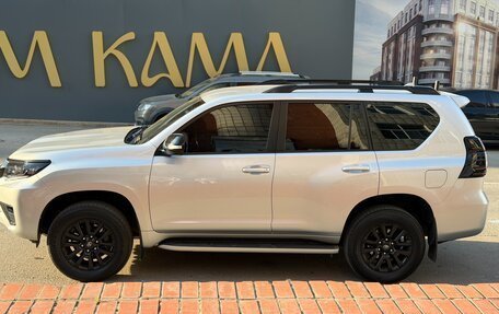Toyota Land Cruiser Prado 150 рестайлинг 2, 2021 год, 6 400 000 рублей, 3 фотография