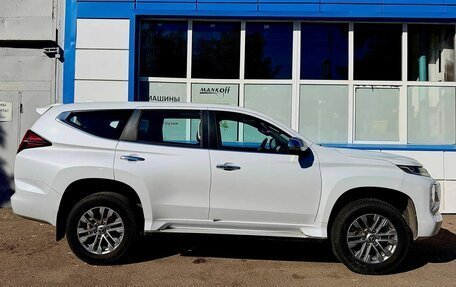Mitsubishi Pajero Sport III рестайлинг, 2020 год, 3 700 000 рублей, 2 фотография