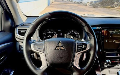 Mitsubishi Pajero Sport III рестайлинг, 2020 год, 3 700 000 рублей, 10 фотография