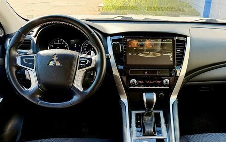 Mitsubishi Pajero Sport III рестайлинг, 2020 год, 3 700 000 рублей, 7 фотография