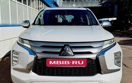 Mitsubishi Pajero Sport III рестайлинг, 2020 год, 3 700 000 рублей, 3 фотография