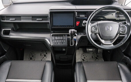 Honda Stepwgn IV, 2016 год, 1 999 000 рублей, 11 фотография