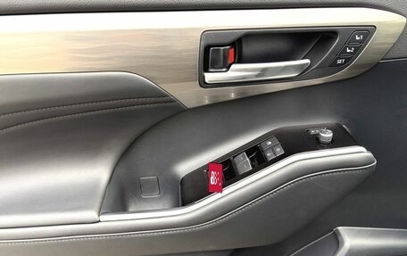 Toyota Highlander, 2024 год, 4 990 000 рублей, 17 фотография