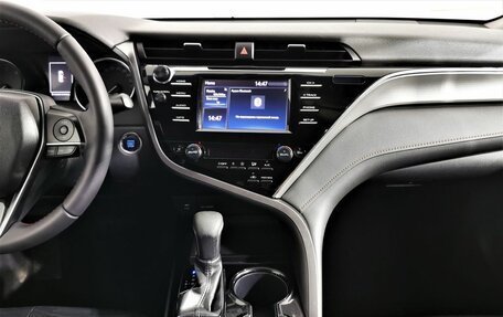 Toyota Camry, 2019 год, 1 885 000 рублей, 14 фотография