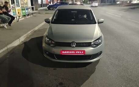 Volkswagen Polo VI (EU Market), 2011 год, 680 000 рублей, 3 фотография