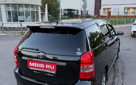 Toyota Wish II, 2005 год, 650 000 рублей, 2 фотография