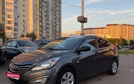 Hyundai Solaris II рестайлинг, 2015 год, 1 200 000 рублей, 2 фотография